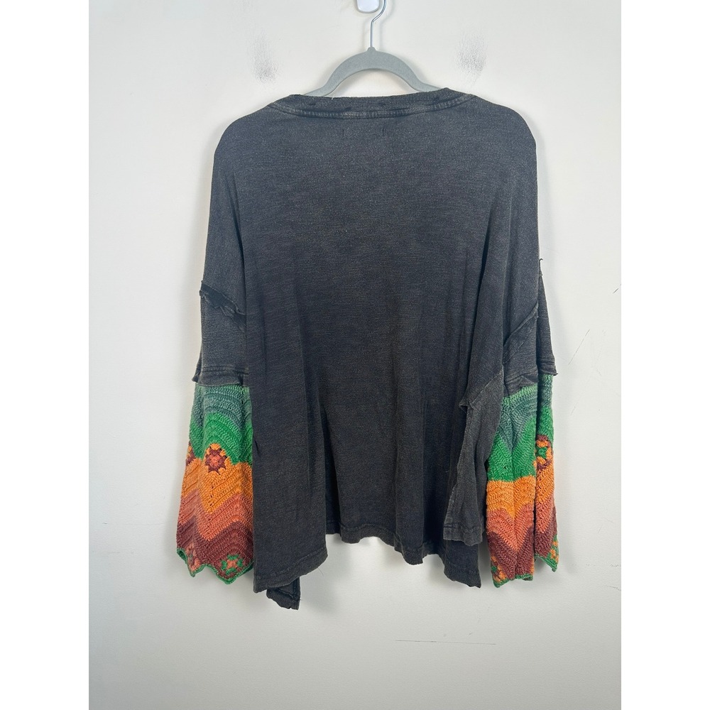 We The Free So Edgy Tee Graphic Tee XS/S Charcoal Rare Crochet Sleeve Boho - Picture 3 of 9